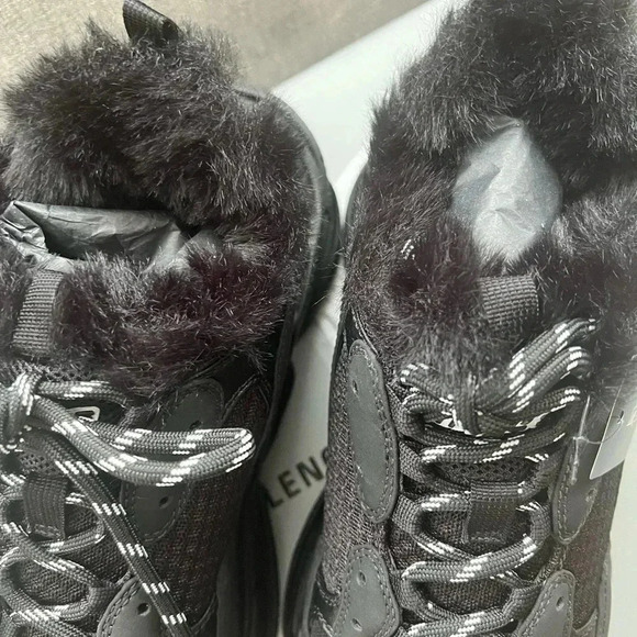 Balenciaga
Triple S Sneaker Fake Fur - Picture 3 of 5
